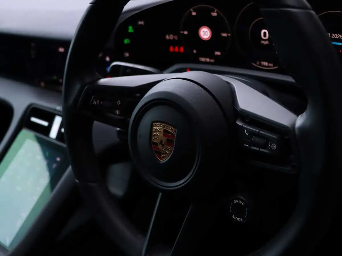 2023-porsche-taycan-e-sport-turismo-476ps-performance-battery-plus-big-13