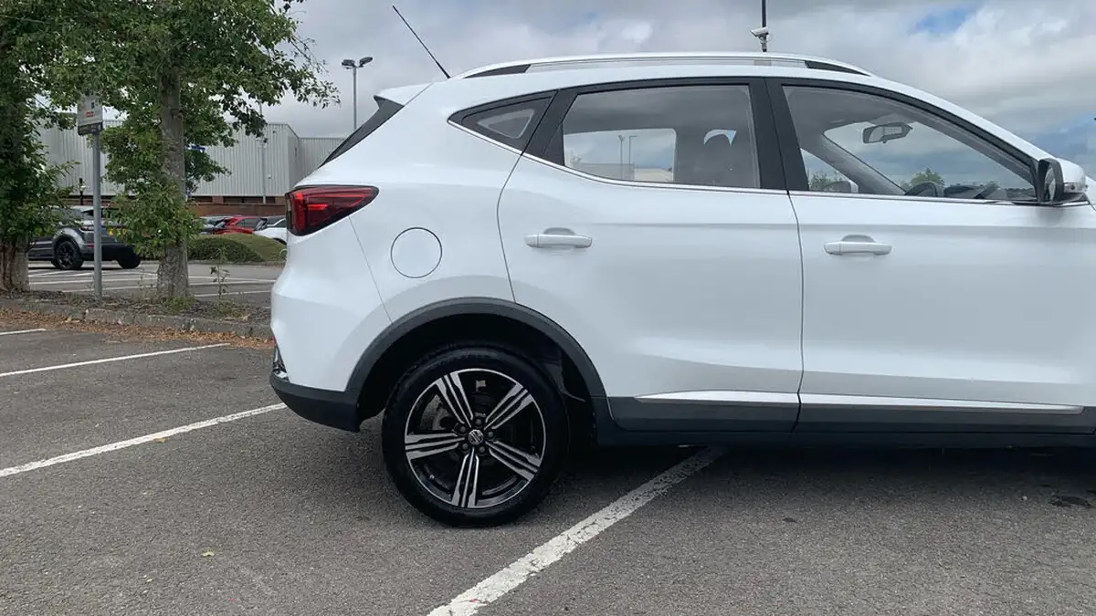 2019-mg-zs-suv-15-vti-tech-exclusive-106ps-big-14