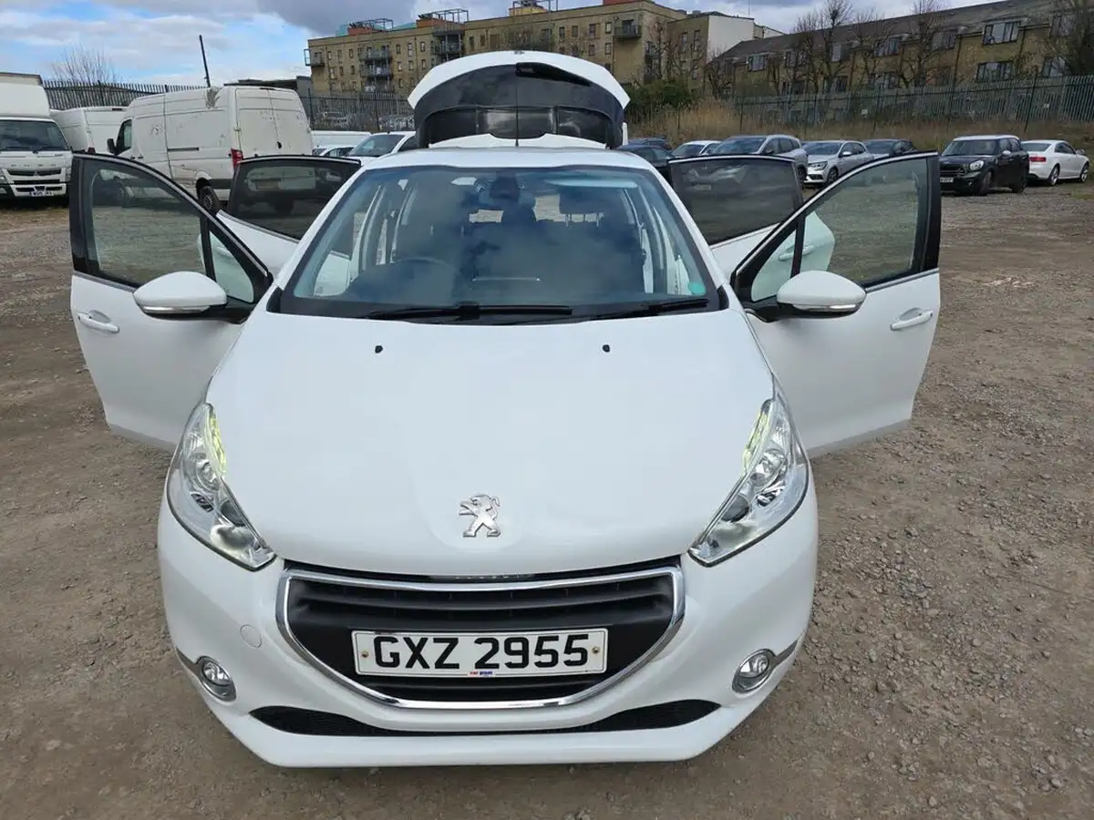 2014-peugeot-208-12-allure-ss-5d-egc-big-7