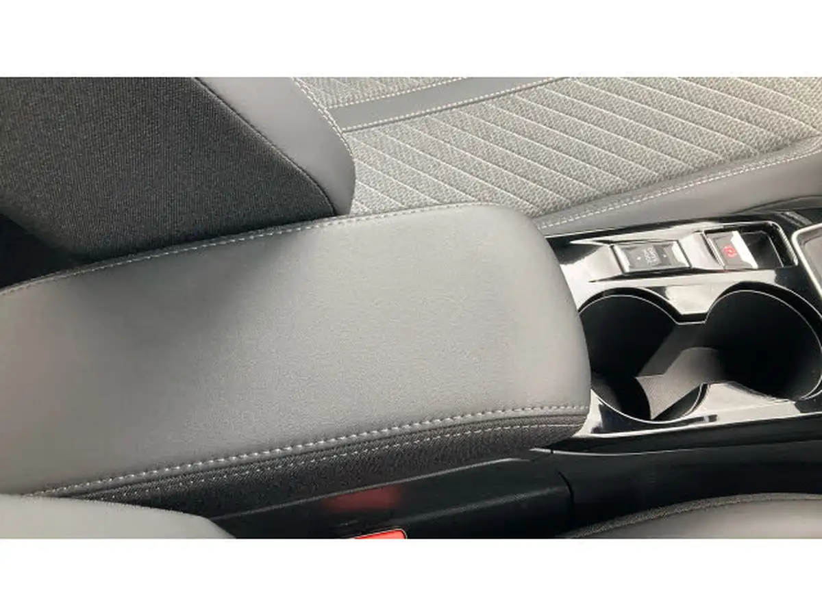 2025-peugeot-2008-suv-12-puretech-allure-130ps-big-32