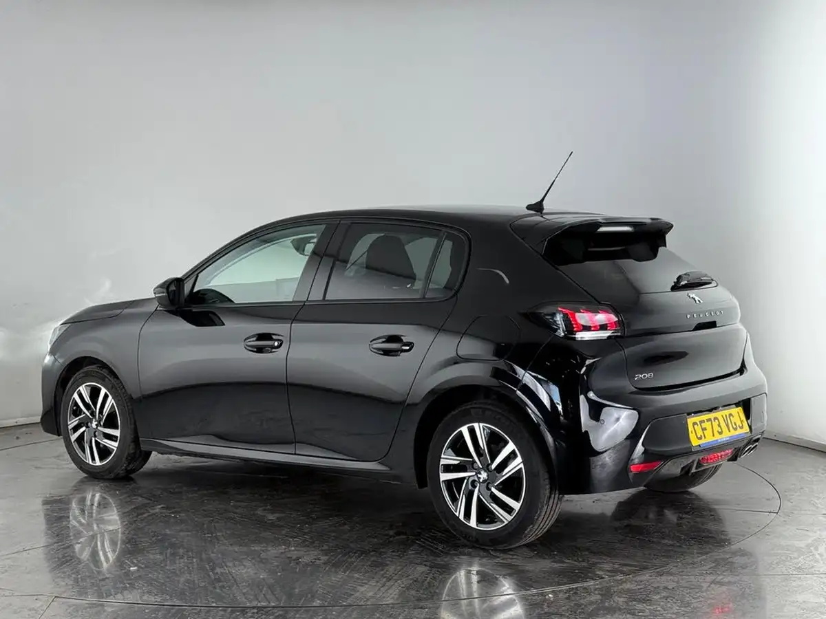 2023-peugeot-208-12-puretech-allure-premium-130ps-eat8-big-4