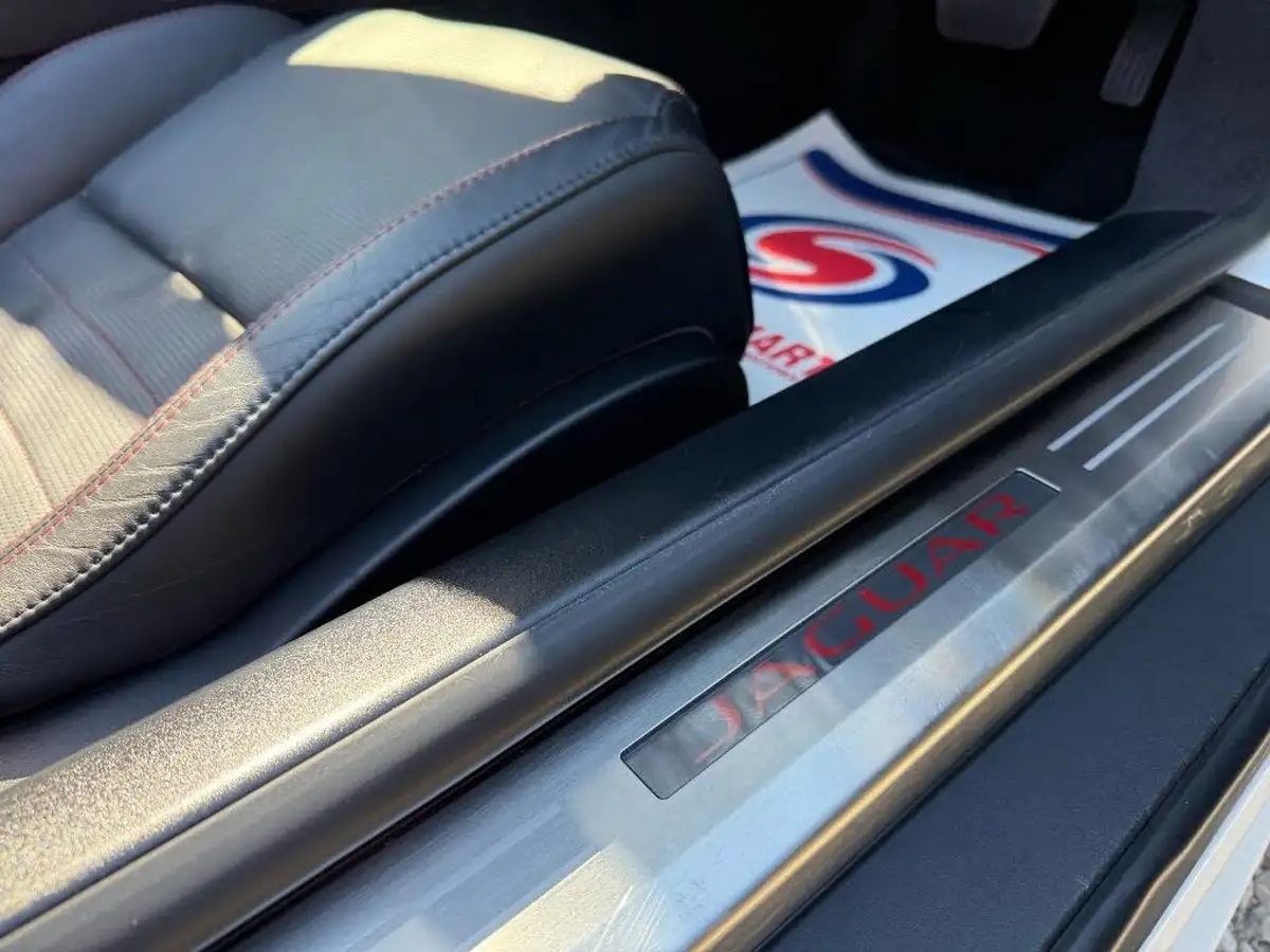 2020-jaguar-f-type-20-i4-chequered-flag-convertible-big-38