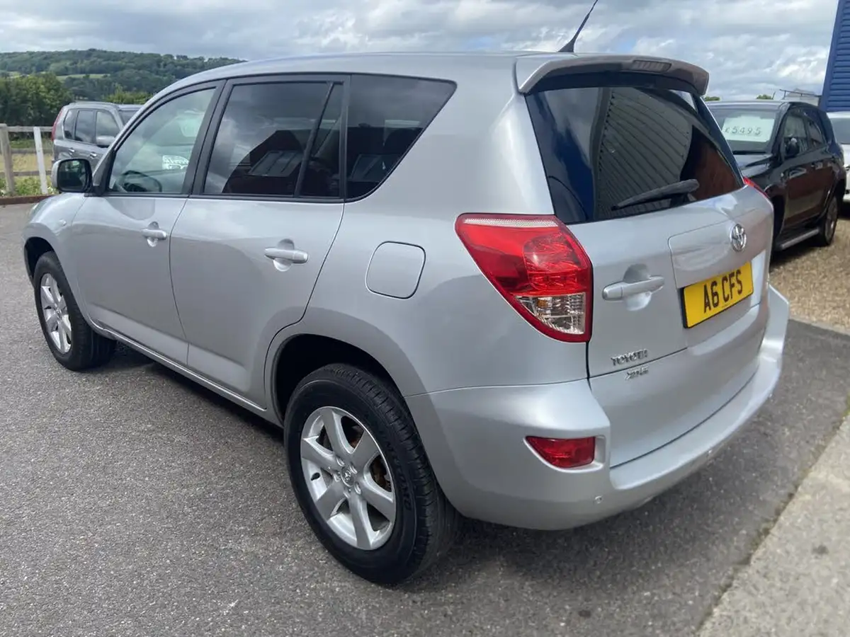 2008-toyota-rav4-20-xt-r-big-3