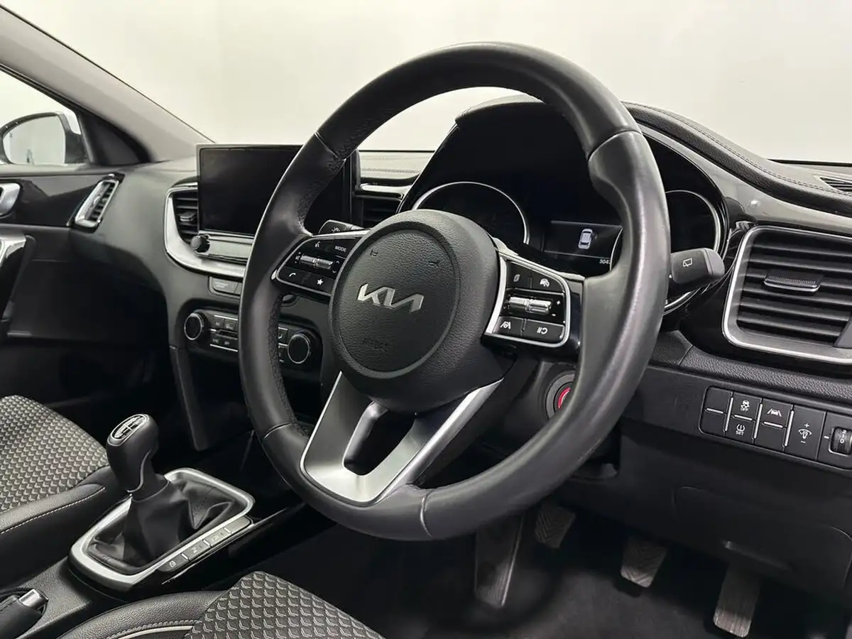 2023-kia-ceed-15-t-gdi-3-158bhp-hatchback-big-9