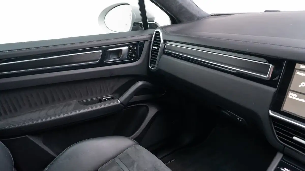 2020-porsche-cayenne-40-v8-gts-coupe-big-29