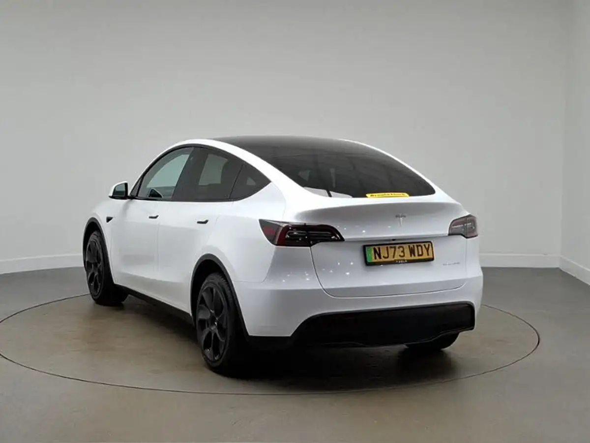 2023-tesla-model-y-e-long-range-big-1