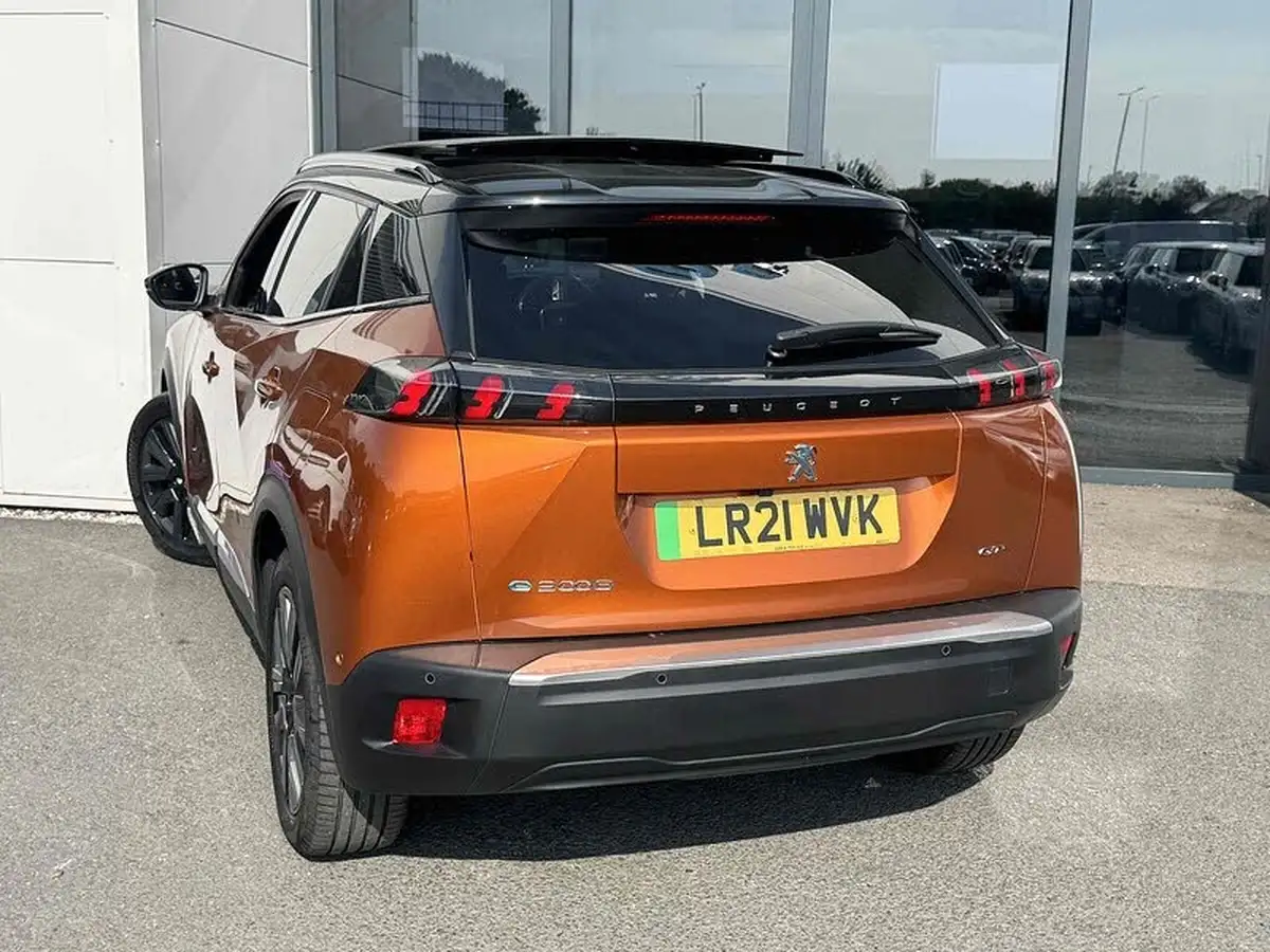 2021-peugeot-2008-suv-e-gt-premium-big-9