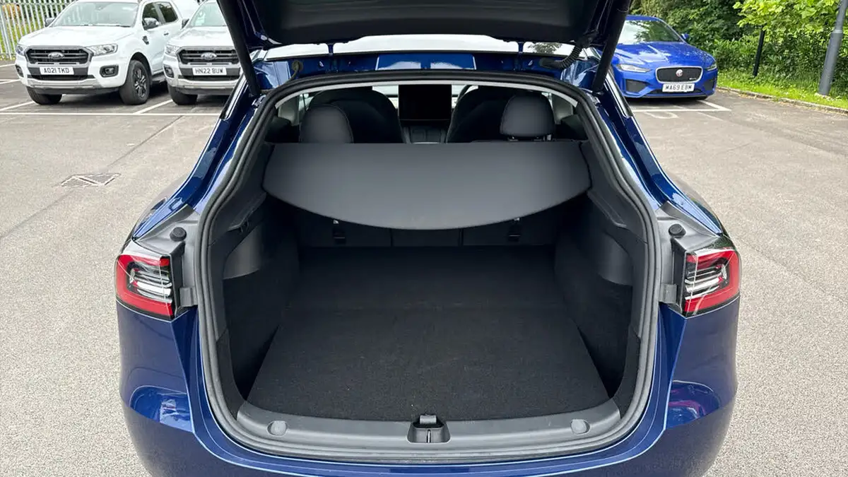 2023-tesla-model-y-e-rwd-big-14