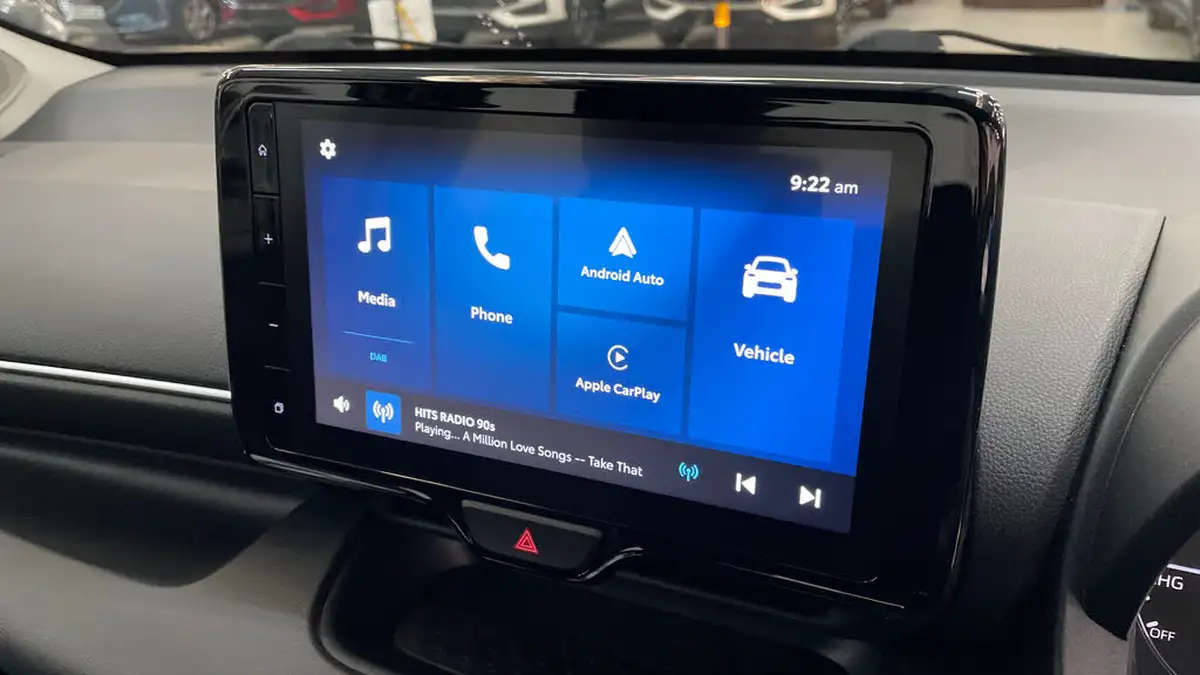 2024-mazda-mazda2-15-centre-line-big-21
