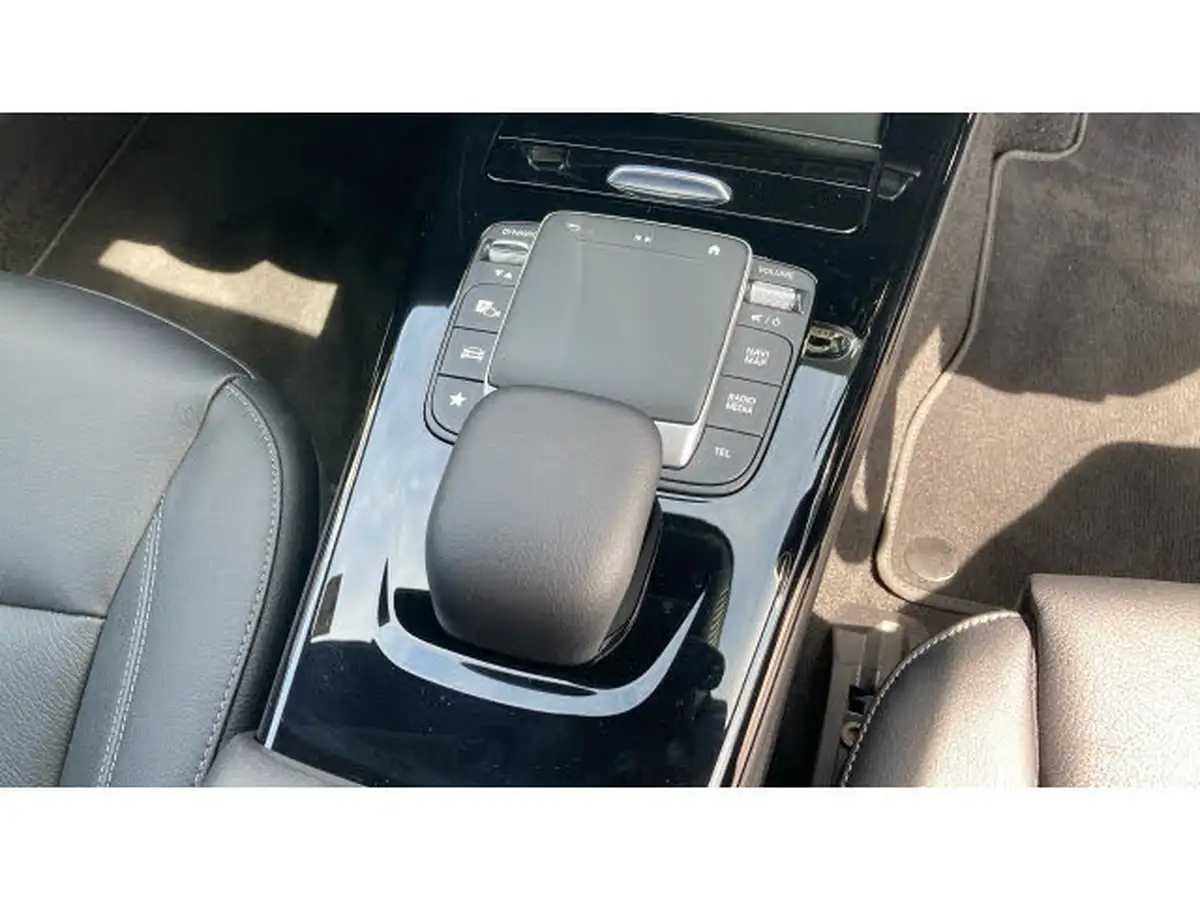 2022-mercedes-benz-cla-13-cla-180-amg-line-premium-plus-coupe-4d-big-40
