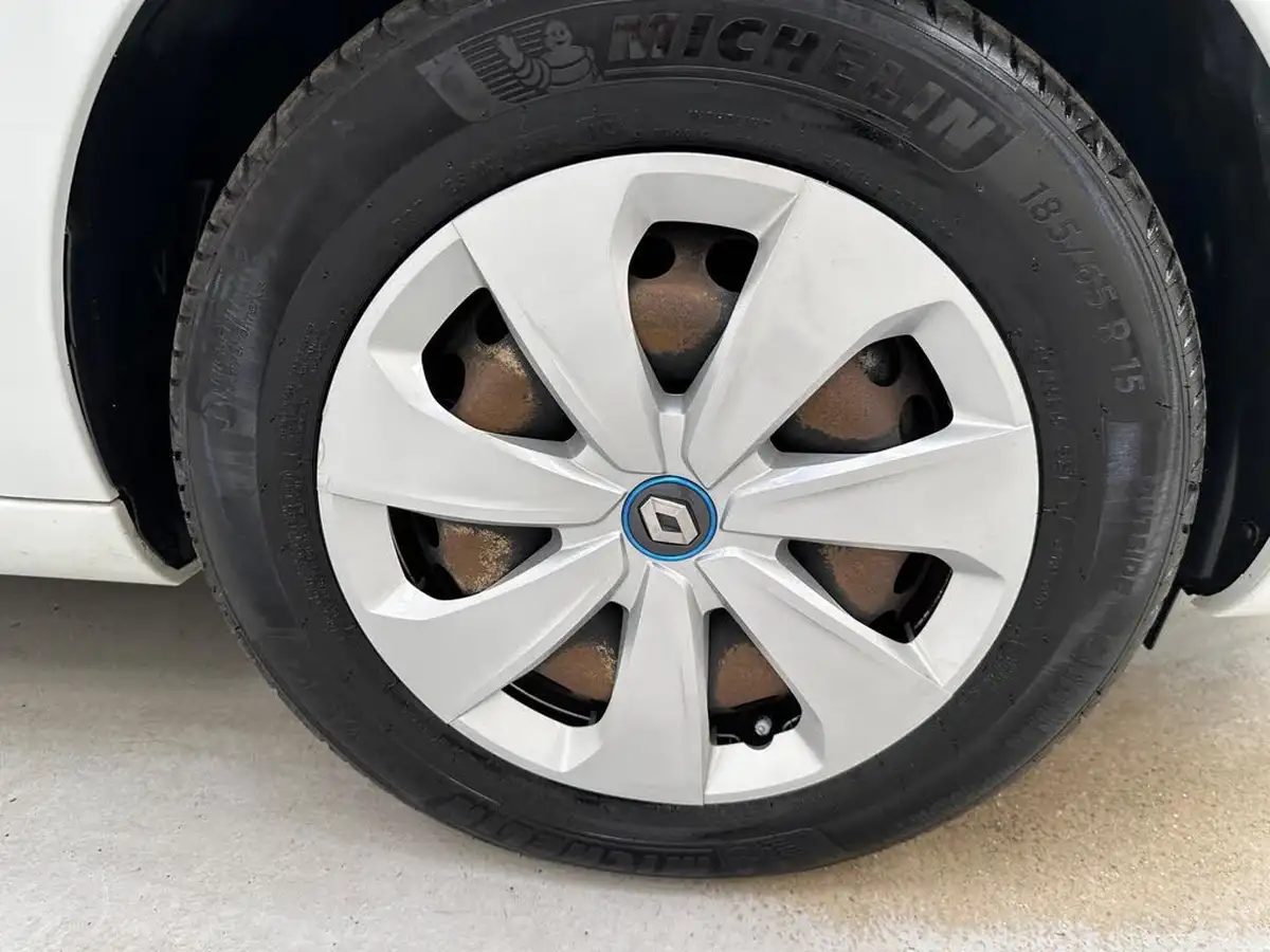 2021-renault-zoe-e-i-play-big-32