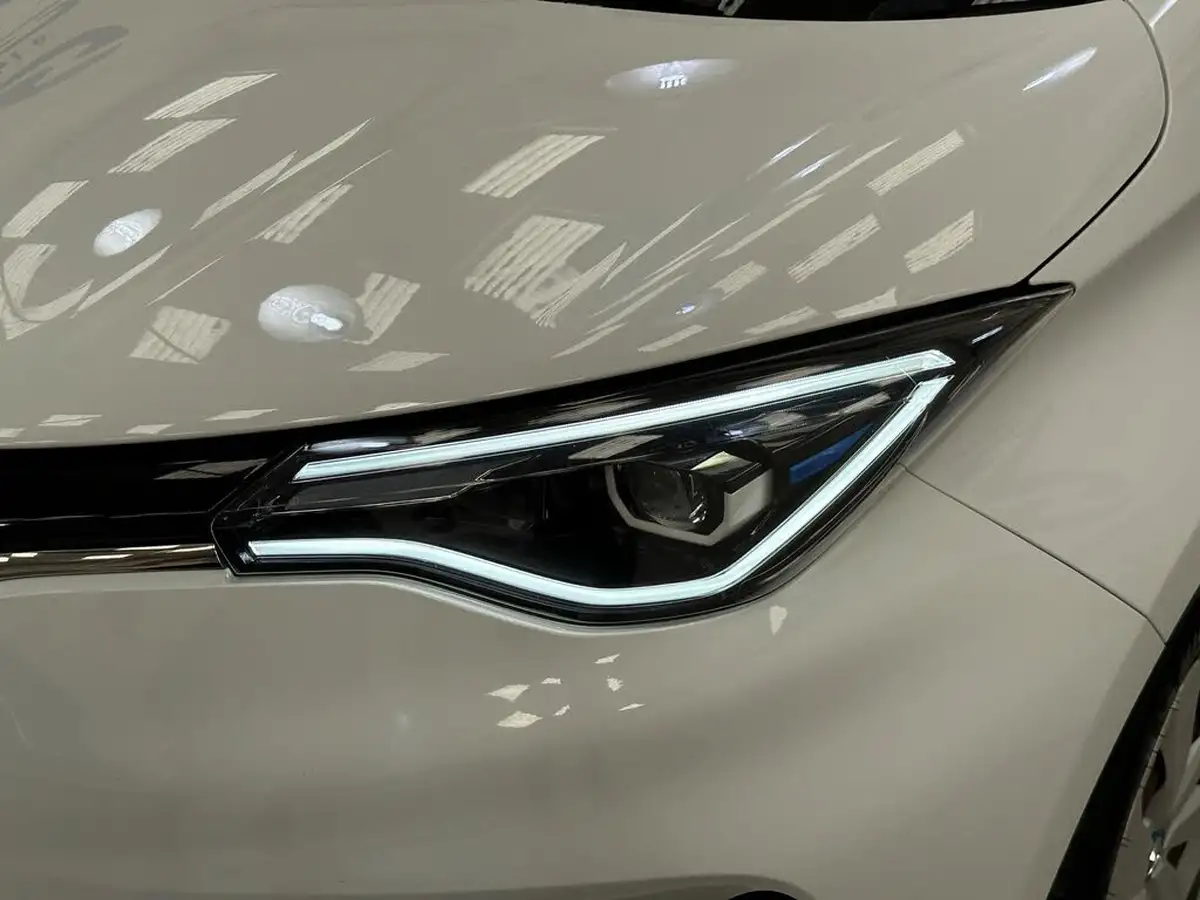 2021-renault-zoe-e-i-play-big-4
