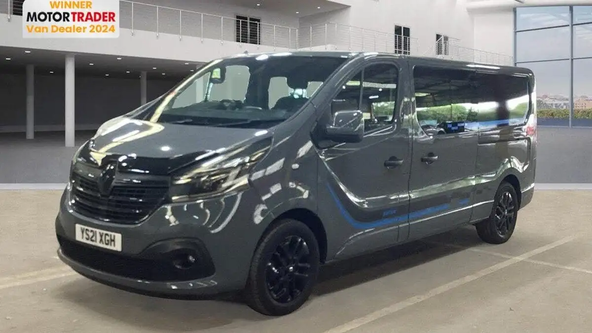 2021-renault-trafic-20dci-ll30-energy-170-black-edition-crew-edc-auto-big-0