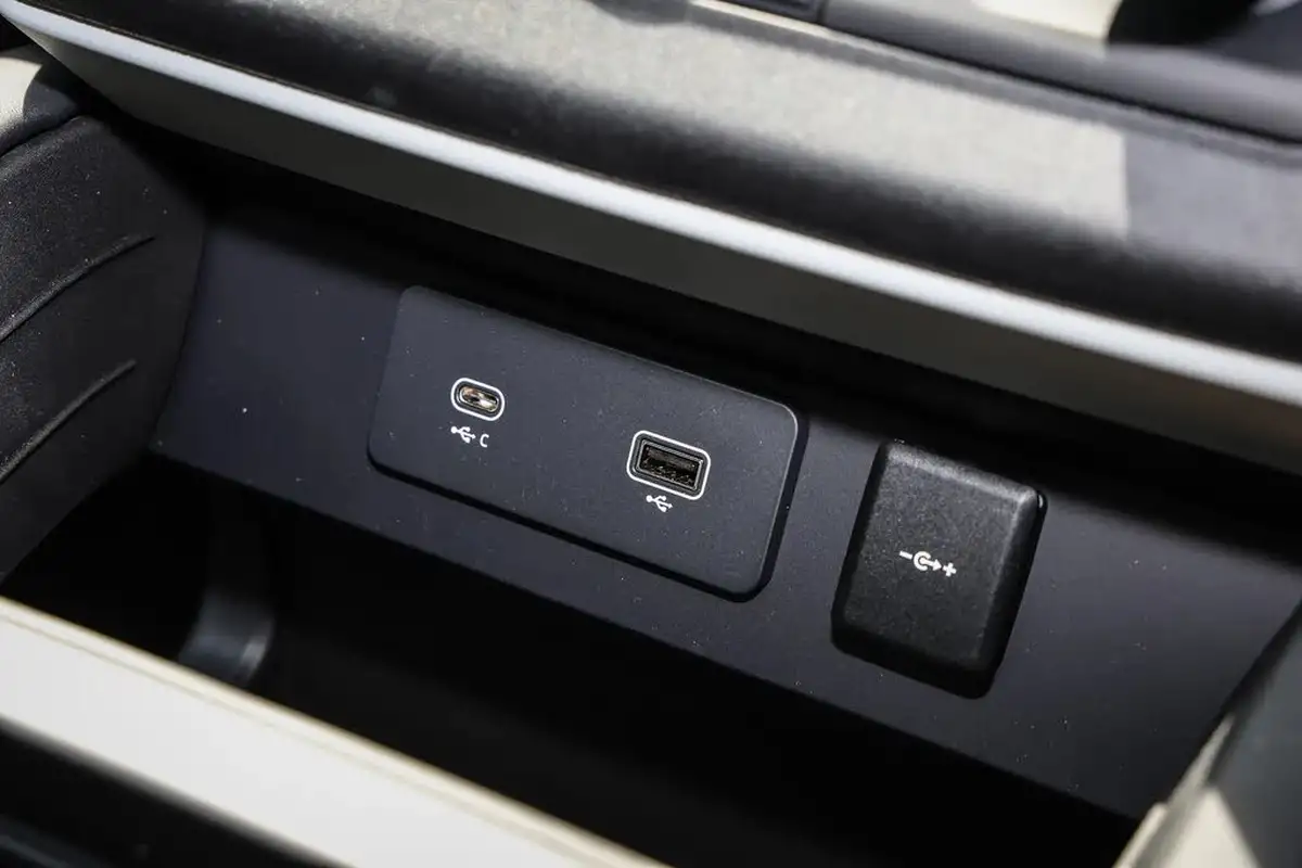 2024-land-rover-110-defender-30-d300-x-dynamic-hse-big-37