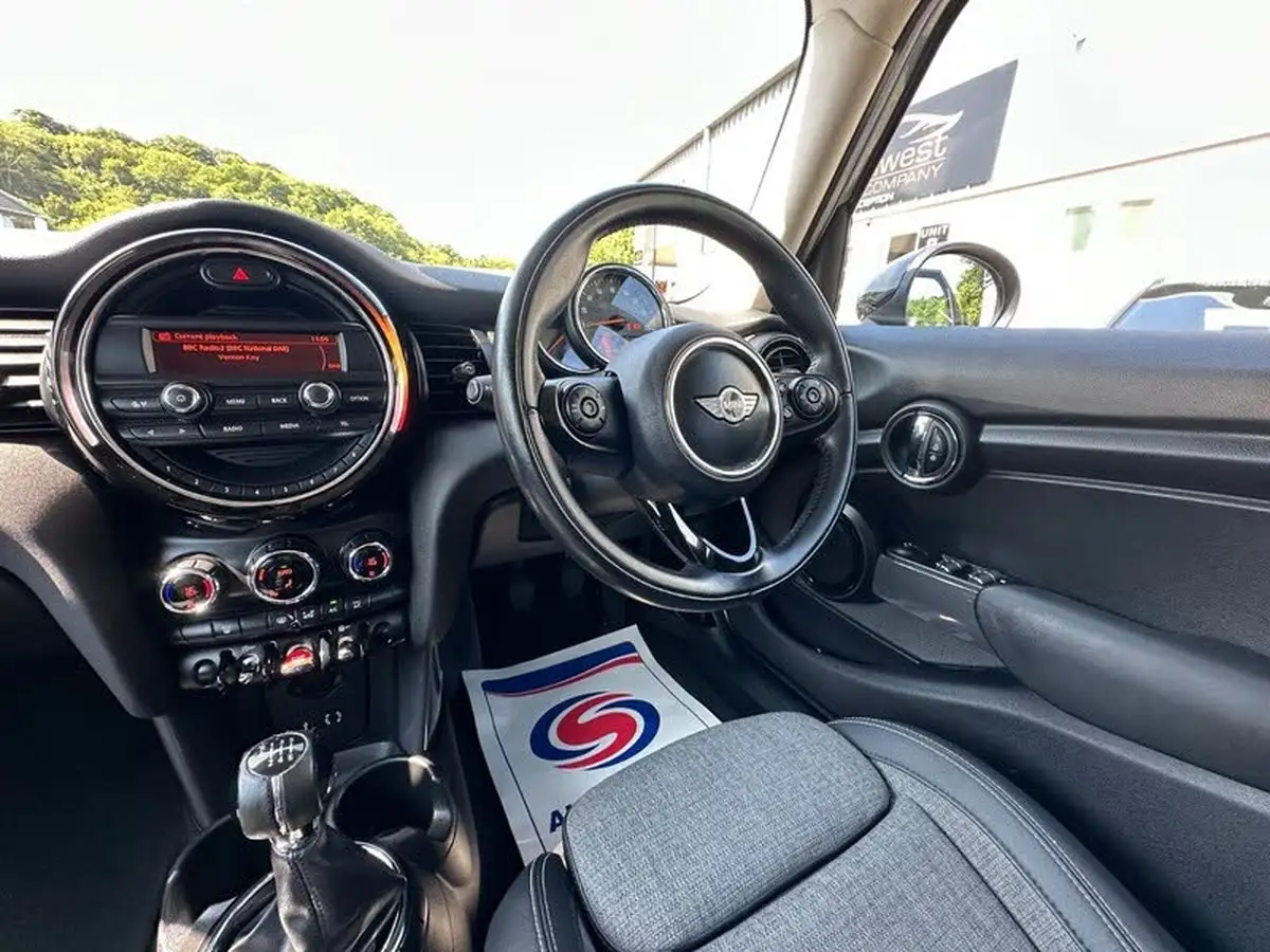 2015-mini-cooper-15-cooper-5d-big-19