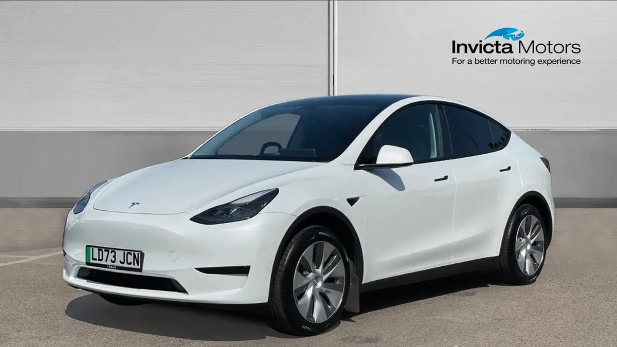 2024-tesla-model-y-e-rwd-big-6