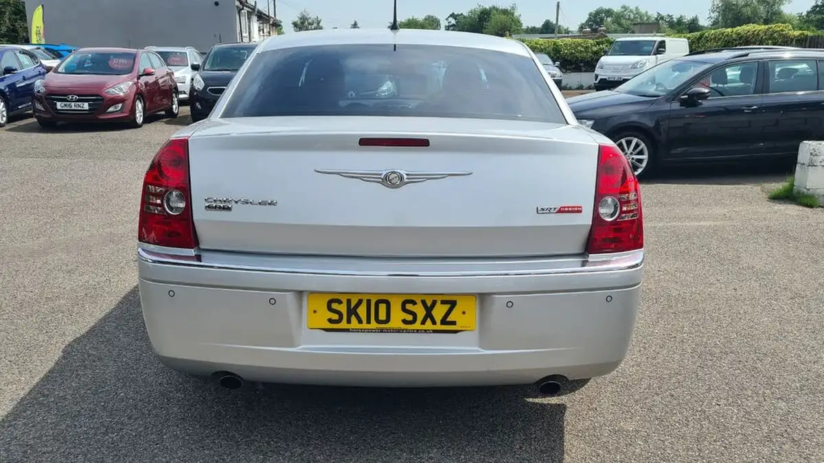 2010-chrysler-300c-30td-srt-design-saloon-4d-big-7
