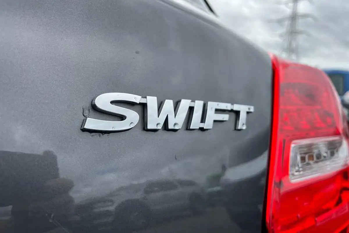 2023-suzuki-swift-12-dualjet-sz-l-big-39