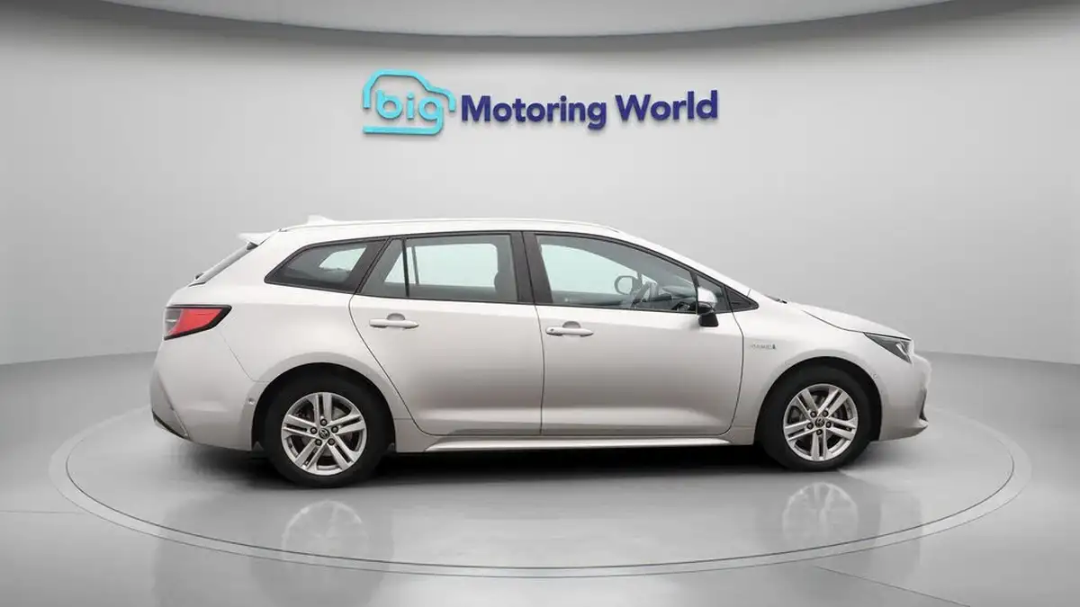 2021-toyota-corolla-18-vvt-i-icon-tech-spare-wheel-touring-sports-5d-big-8