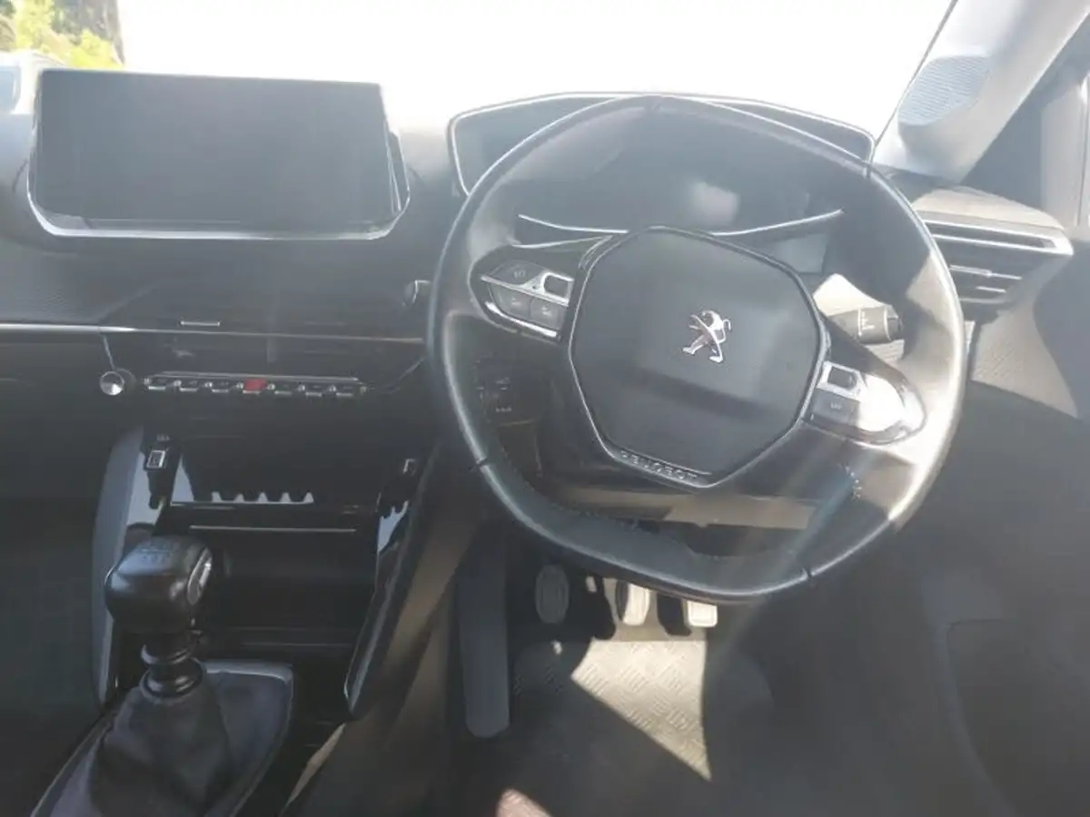 2020-peugeot-208-12-puretech-allure-100bhp-big-6