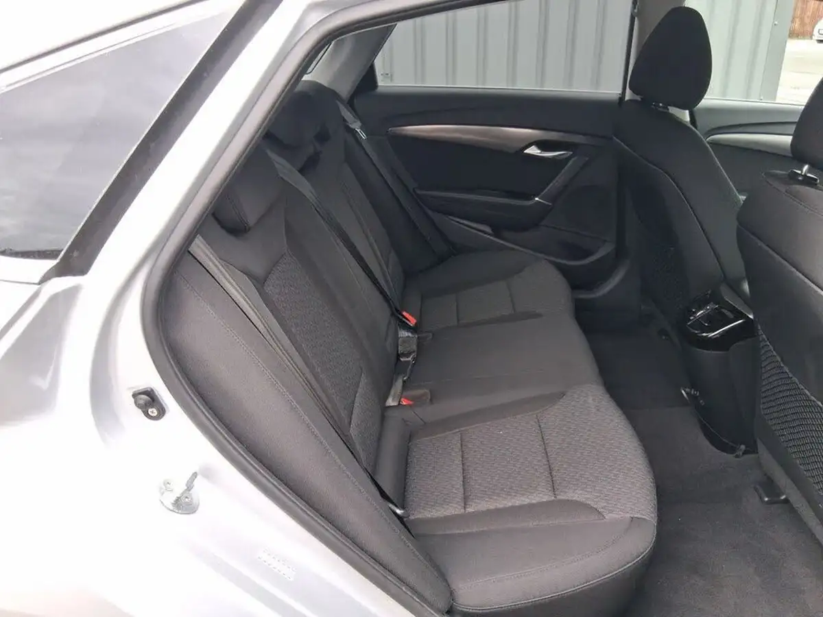 2015-hyundai-i40-17crdi-se-nav-115ps-saloon-4d-big-11