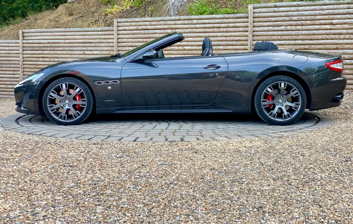 2016-maserati-grancabrio-47-sport-big-4