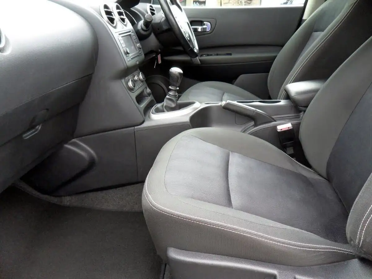 2012-nissan-qashqai-15td-n-tec-big-75
