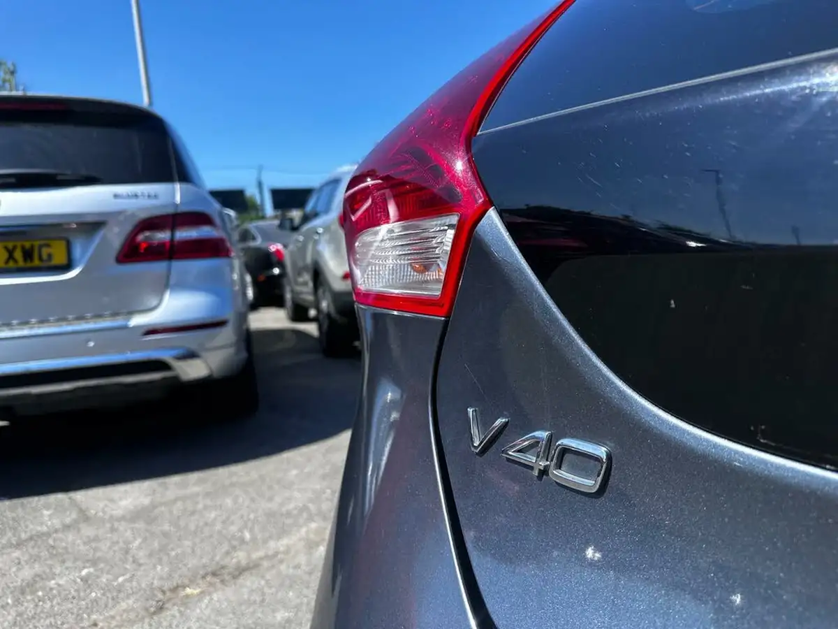 2013-volvo-v40-16td-d2-r-design-big-6