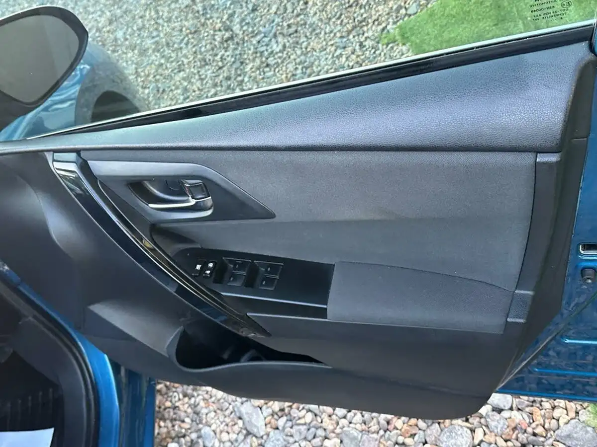 2016-toyota-auris-18-vvt-i-hsd-business-edition-estate-big-15