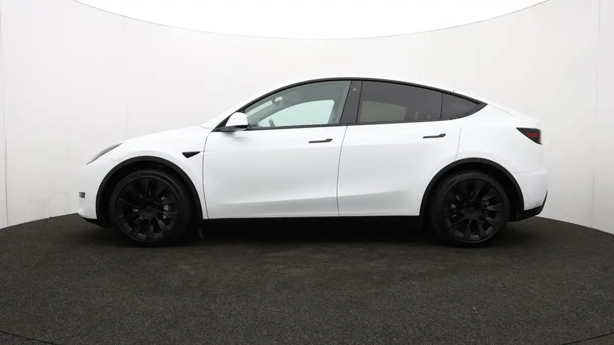 2023-tesla-model-y-e-rwd-big-72