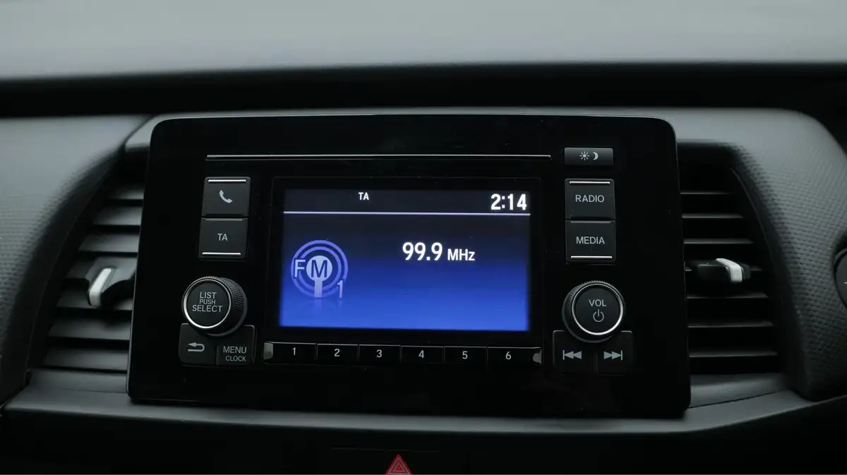 2021-honda-jazz-15-i-mmd-se-109ps-big-11