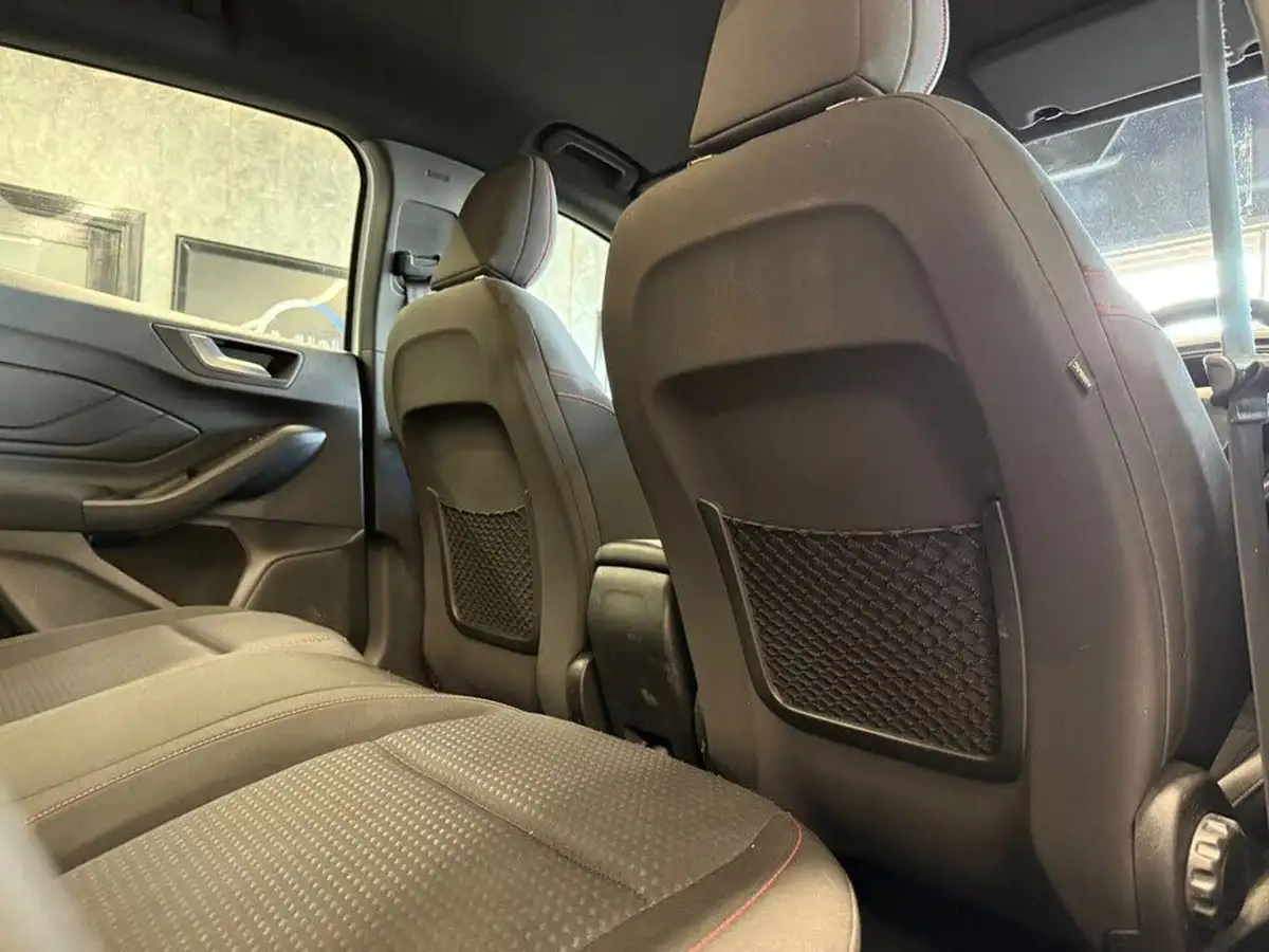 2019-ford-focus-15t-st-line-estate-big-23