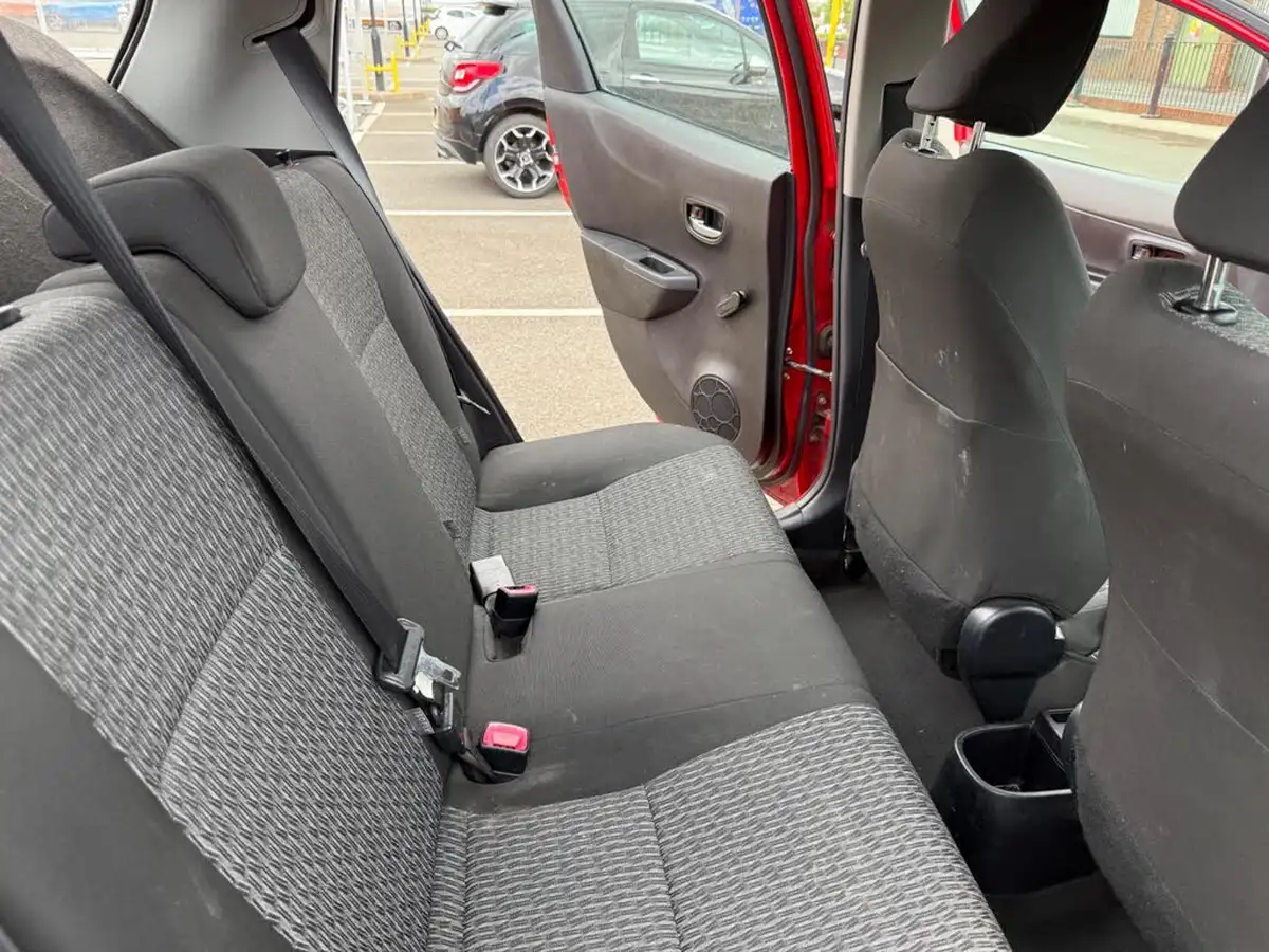 2013-toyota-yaris-133-tr-vvt-i-5d-big-19