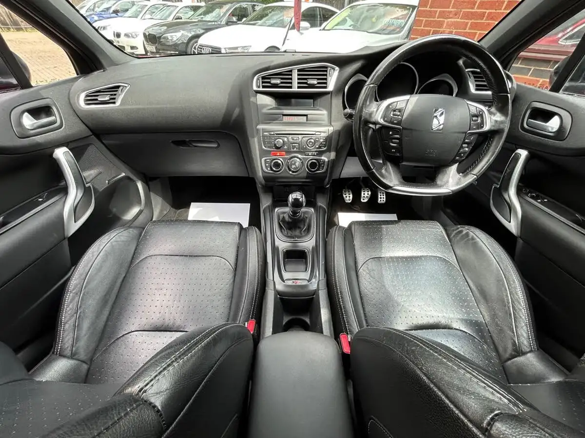 2013-citroen-ds4-20hdi-dsport-big-15