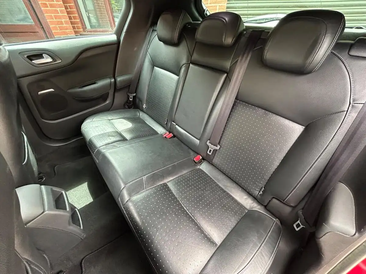 2013-citroen-ds4-20hdi-dsport-big-19