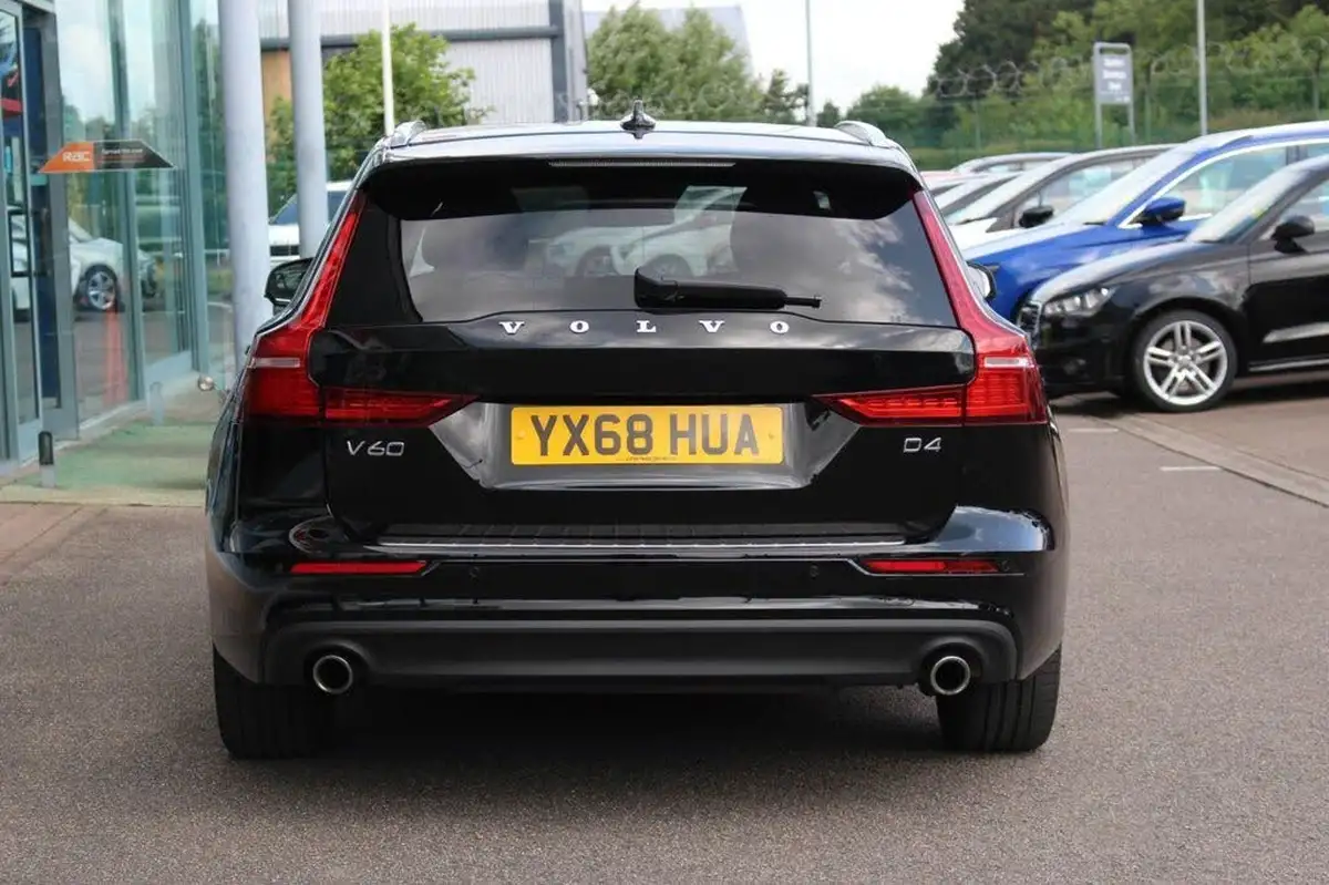 2018-volvo-v60-20td-d4-momentum-geartronic-big-5