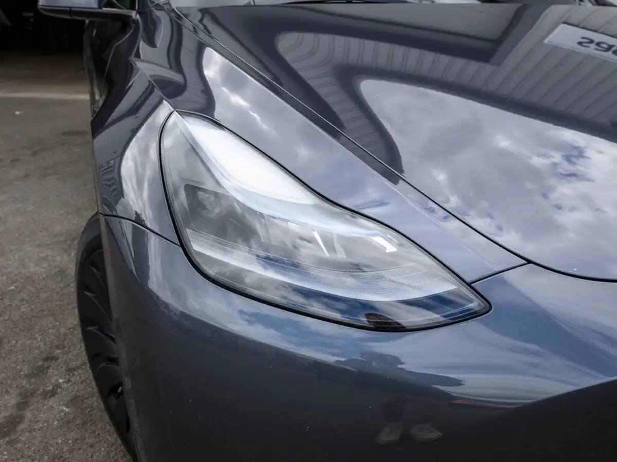 2023-tesla-model-y-e-long-range-big-7