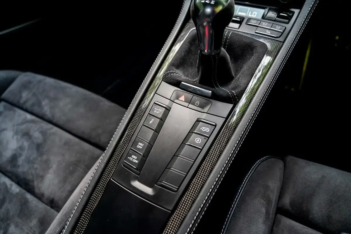 2020-porsche-cayman-718-40-cayman-gt4-big-11