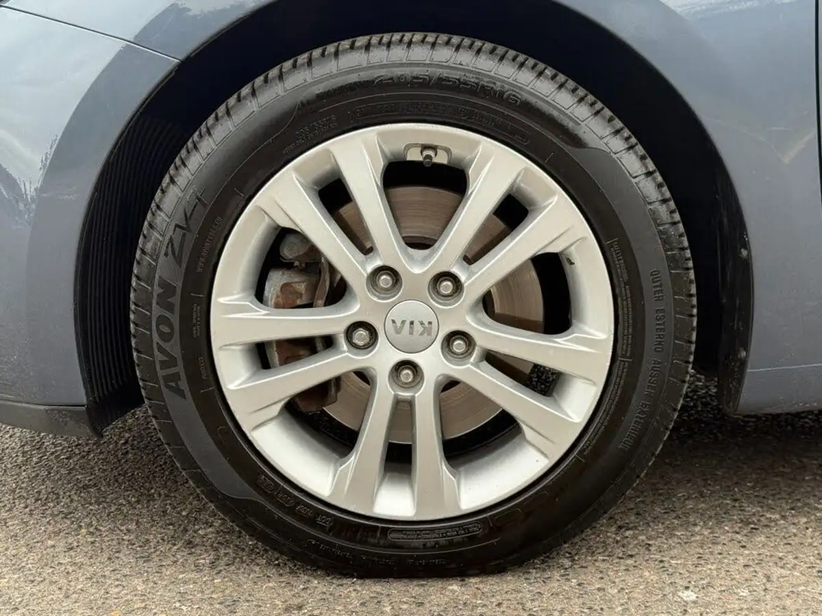 2015-kia-ceed-16crdi-2-hatchback-auto-big-33