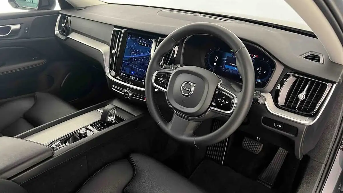 2023-volvo-v60-20-b3-plus-station-wagon-big-14