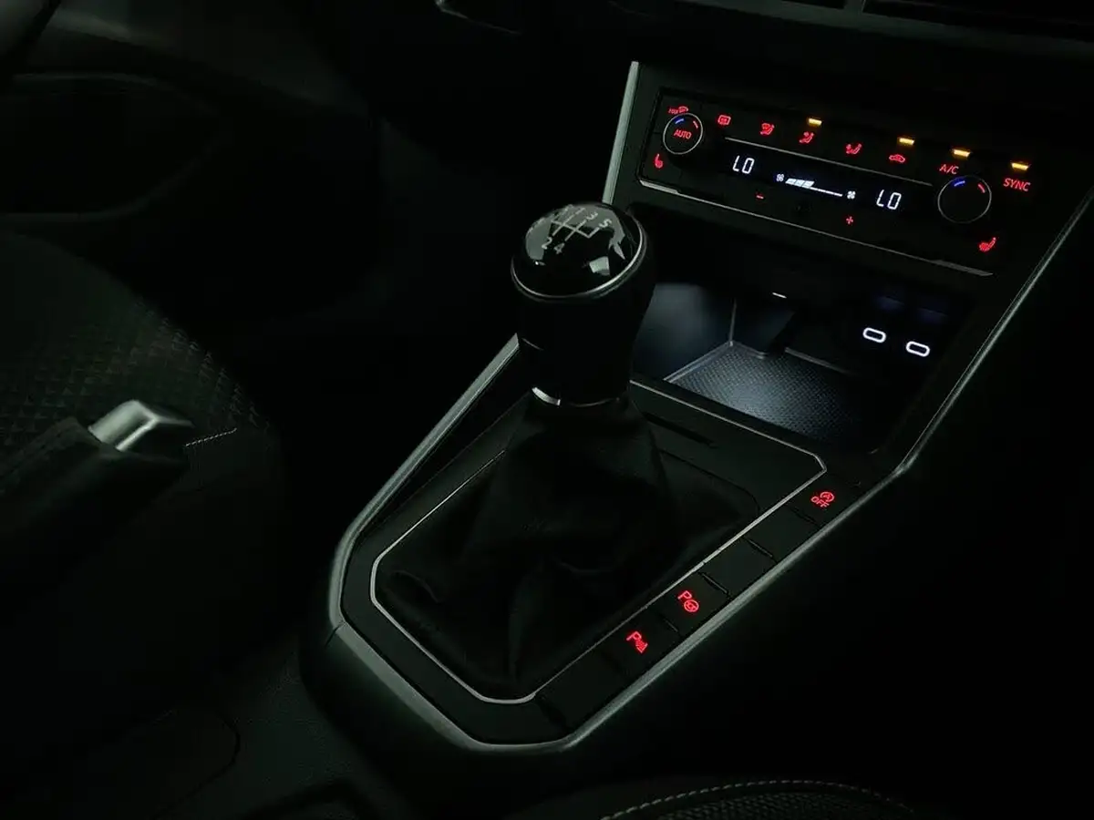 2021-volkswagen-polo-10-tsi-active-big-20