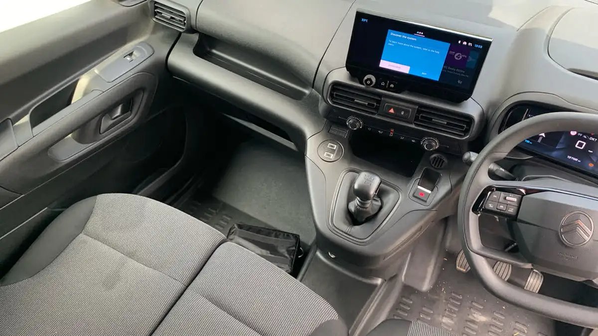 2024-citroen-berlingo-15-bluehdi-m-driver-100pseu6e-big-3