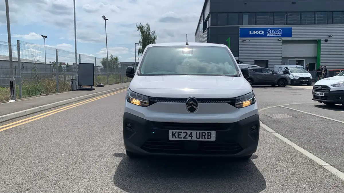 2024-citroen-berlingo-15-bluehdi-m-driver-100pseu6e-big-7