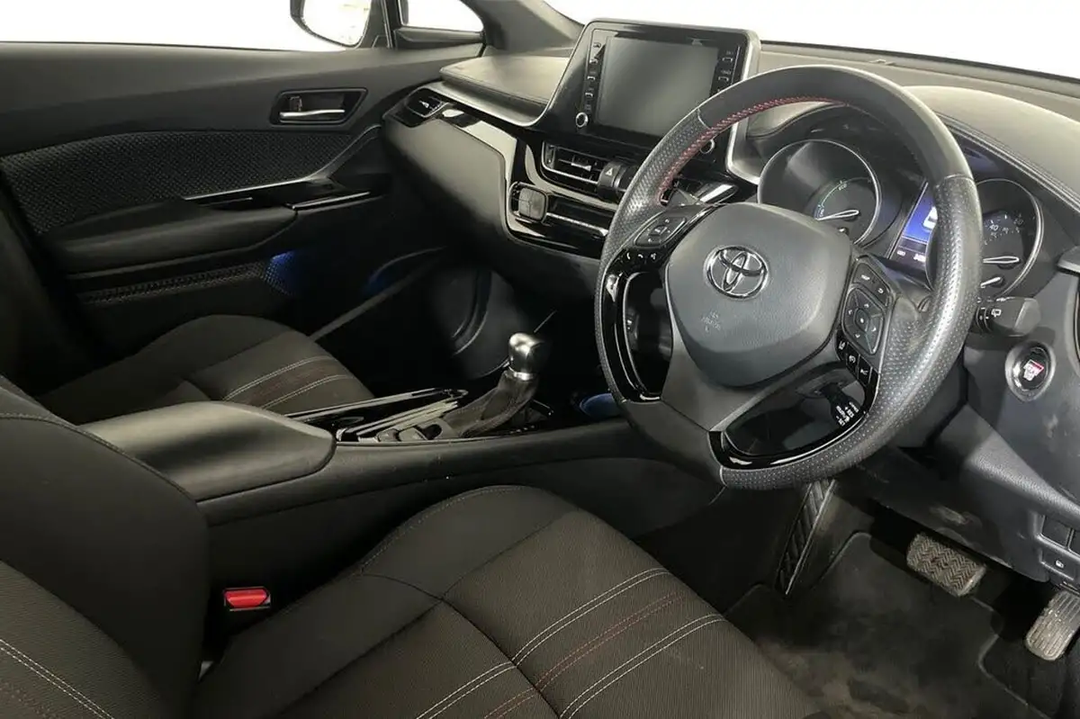 2021-toyota-c-hr-18-vvt-i-gr-sport-big-8