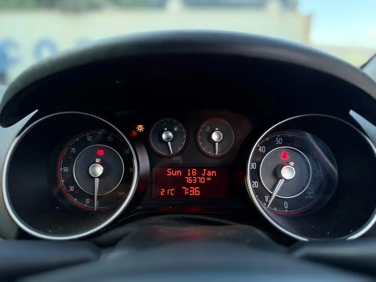 2013-fiat-punto-14-easy-8v-77bhp-ss-3d-big-12