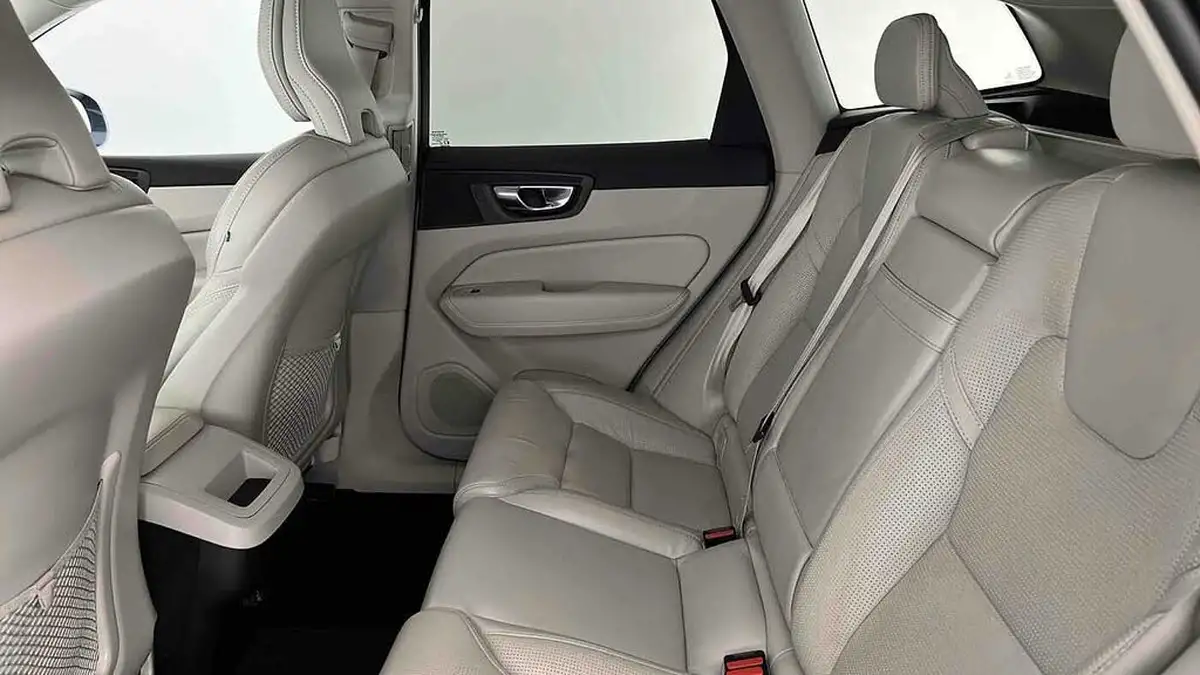 2020-volvo-xc60-20td-b4-inscription-expression-big-10