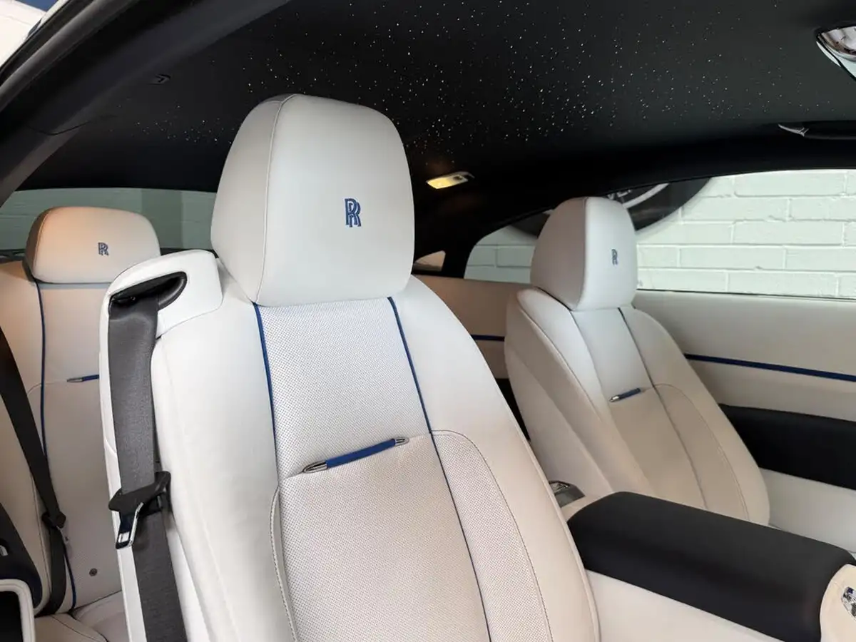 2023-rolls-royce-wraith-66-black-badge-big-18
