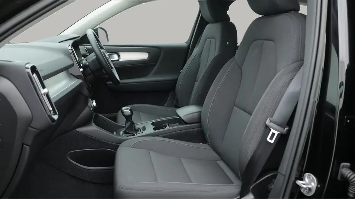 2021-volvo-xc40-15-t3-momentum-163bhp-big-14