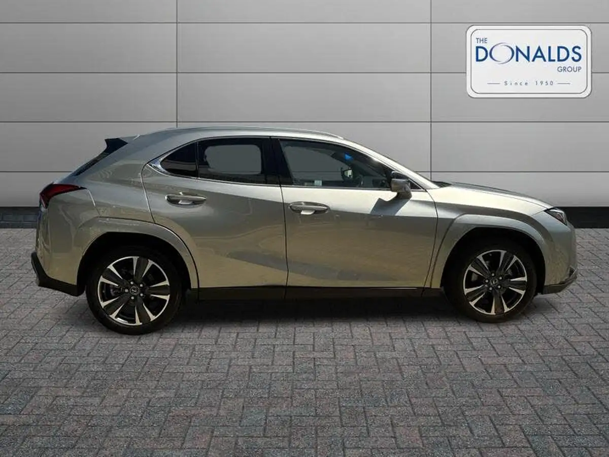 2022-lexus-ux-250h-20-takumi-big-2