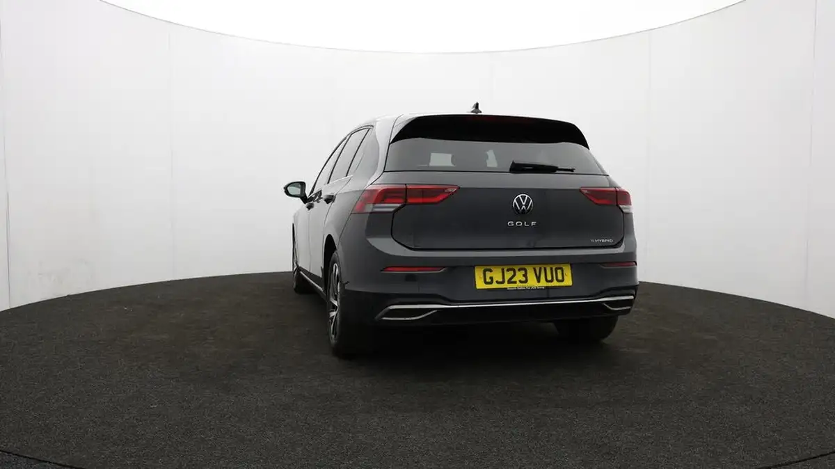2023-volkswagen-golf-14-tsi-ehybrid-style-big-26